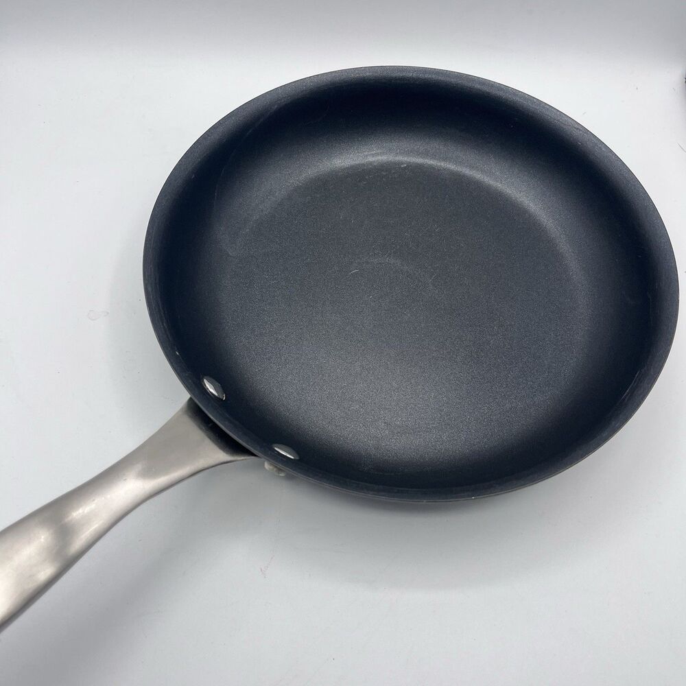 Belgique 9.5 inch Skillet Hard Anodized - Picture 3 of 16